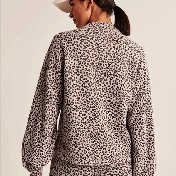 Abercrombie and Fitch Leopard Mock Neck Sweater Super Soft - Picture 2 of 4